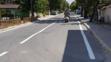 Pınarhisar’ımızda trafik güvenliğini artırmak, yollarımızı daha düzenli ve güvenli hale getirmek amacıyla ilçe genelinde yol çizgi çalışmalarımızı gerçekleştirdik.