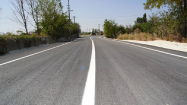 Pınarhisar’ımızda trafik güvenliğini artırmak, yollarımızı daha düzenli ve güvenli hale getirmek amacıyla ilçe genelinde yol çizgi çalışmalarımızı gerçekleştirdik.