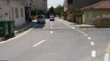 Pınarhisar’ımızda trafik güvenliğini artırmak, yollarımızı daha düzenli ve güvenli hale getirmek amacıyla ilçe genelinde yol çizgi çalışmalarımızı gerçekleştirdik.