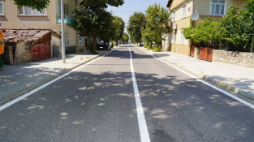 Pınarhisar’ımızda trafik güvenliğini artırmak, yollarımızı daha düzenli ve güvenli hale getirmek amacıyla ilçe genelinde yol çizgi çalışmalarımızı gerçekleştirdik.