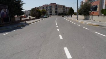 Pınarhisar’ımızda trafik güvenliğini artırmak, yollarımızı daha düzenli ve güvenli hale getirmek amacıyla ilçe genelinde yol çizgi çalışmalarımızı gerçekleştirdik.