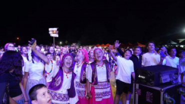 Poyralı Köyü Pekmez, Dokuma ve Kültür Festivalimizde Babaeskili hemşehrilerimiz Retrobüs Grubu sahnedeydi.