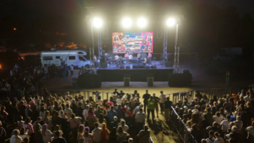 Poyralı Köyü Pekmez, Dokuma ve Kültür Festivalimizde Babaeskili hemşehrilerimiz Retrobüs Grubu sahnedeydi.
