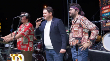 Poyralı Köyü Pekmez, Dokuma ve Kültür Festivalimizde Babaeskili hemşehrilerimiz Retrobüs Grubu sahnedeydi.