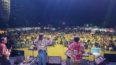 Poyralı Köyü Pekmez, Dokuma ve Kültür Festivalimizde Babaeskili hemşehrilerimiz Retrobüs Grubu sahnedeydi.