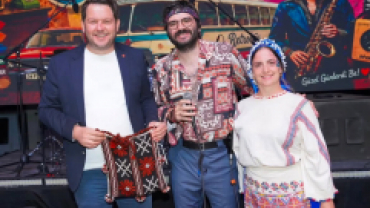 Poyralı Köyü Pekmez, Dokuma ve Kültür Festivalimizde Babaeskili hemşehrilerimiz Retrobüs Grubu sahnedeydi.