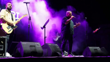 Poyralı Köyü Pekmez, Dokuma ve Kültür Festivalimizi, sevilen grup Gece Yolcuları’nın muhteşem sahne performansıyla noktalıyoruz.