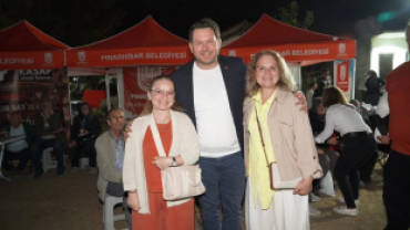 Poyralı Köyü Pekmez, Dokuma ve Kültür Festivalimizi, sevilen grup Gece Yolcuları’nın muhteşem sahne performansıyla noktalıyoruz.