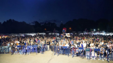Poyralı Köyü Pekmez, Dokuma ve Kültür Festivalimizi, sevilen grup Gece Yolcuları’nın muhteşem sahne performansıyla noktalıyoruz.