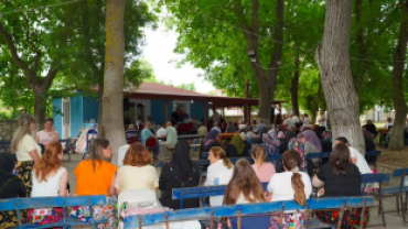 Ata köyümüz Poyralı’da, kıymetli hemşehrilerimizle köy parkında bir araya geldik.