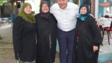 Ata köyümüz Poyralı’da, kıymetli hemşehrilerimizle köy parkında bir araya geldik.