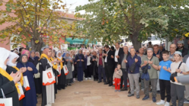 Kıymetli hemşehrilerimizden kutsal topraklara umre vazifesini yerine getirmek üzere yola çıkan vatandaşlarımızı dualarla uğurladık.