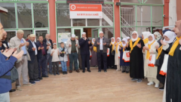 Kıymetli hemşehrilerimizden kutsal topraklara umre vazifesini yerine getirmek üzere yola çıkan vatandaşlarımızı dualarla uğurladık.