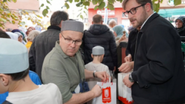 Kıymetli hemşehrilerimizden kutsal topraklara umre vazifesini yerine getirmek üzere yola çıkan vatandaşlarımızı dualarla uğurladık.