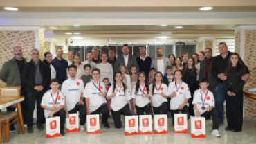 Türkiye Şampiyonu Floor Curling Takımımızı ve değerli ailelerini akşam yemeğinde misafir ettik.