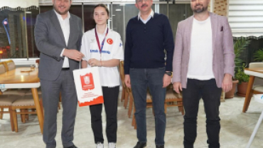 Türkiye Şampiyonu Floor Curling Takımımızı ve değerli ailelerini akşam yemeğinde misafir ettik.