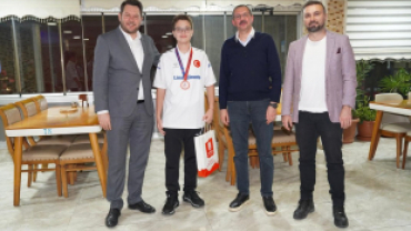 Türkiye Şampiyonu Floor Curling Takımımızı ve değerli ailelerini akşam yemeğinde misafir ettik.