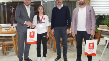 Türkiye Şampiyonu Floor Curling Takımımızı ve değerli ailelerini akşam yemeğinde misafir ettik.