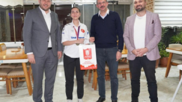 Türkiye Şampiyonu Floor Curling Takımımızı ve değerli ailelerini akşam yemeğinde misafir ettik.