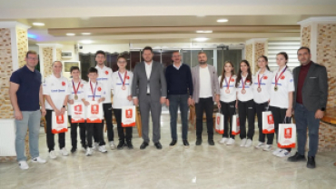 Türkiye Şampiyonu Floor Curling Takımımızı ve değerli ailelerini akşam yemeğinde misafir ettik.