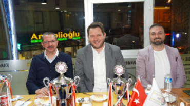 Türkiye Şampiyonu Floor Curling Takımımızı ve değerli ailelerini akşam yemeğinde misafir ettik.