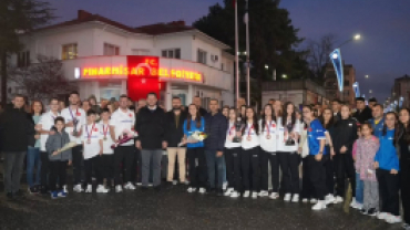 Türkiye Şampiyonu unvanıyla Pınarhisar’a dönen Floor Curling takımımızı, Belediye Binamızın önünde ailelerimiz ve hemşehrilerimizle birlikte coşkulu bir karşılama programıyla bağrımıza bastık.