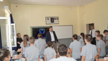 Uzun bir tatilin ardından başlayan yeni eğitim-öğretim yılının heyecanını öğrencilerimizle birlikte yaşadık.
