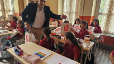 Uzun bir tatilin ardından başlayan yeni eğitim-öğretim yılının heyecanını öğrencilerimizle birlikte yaşadık.