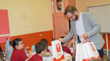 Uzun bir tatilin ardından başlayan yeni eğitim-öğretim yılının heyecanını öğrencilerimizle birlikte yaşadık.
