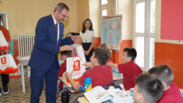 Uzun bir tatilin ardından başlayan yeni eğitim-öğretim yılının heyecanını öğrencilerimizle birlikte yaşadık.
