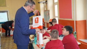 Uzun bir tatilin ardından başlayan yeni eğitim-öğretim yılının heyecanını öğrencilerimizle birlikte yaşadık.