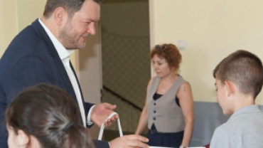 Uzun bir tatilin ardından başlayan yeni eğitim-öğretim yılının heyecanını öğrencilerimizle birlikte yaşadık.