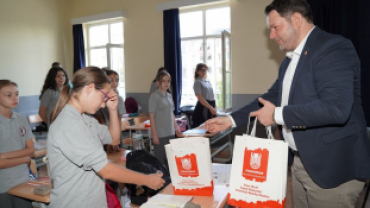 Uzun bir tatilin ardından başlayan yeni eğitim-öğretim yılının heyecanını öğrencilerimizle birlikte yaşadık.