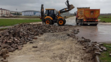 Yağmur çamur demeden işimizin başındayız.