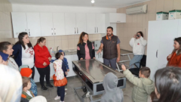 Yıldız Anaokulu minikleri, velileri ve öğretmenleriyle birlikte Hayvan Bakım ve Gözlem Merkezimizi ziyaret ettiler.