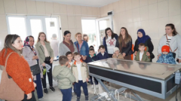 Yıldız Anaokulu minikleri, velileri ve öğretmenleriyle birlikte Hayvan Bakım ve Gözlem Merkezimizi ziyaret ettiler.